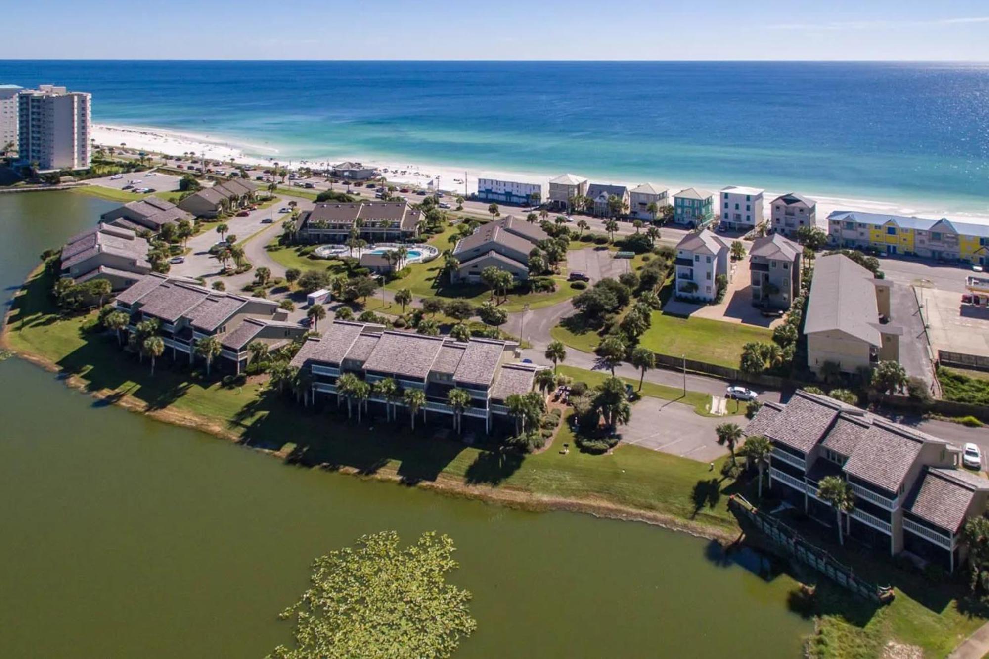 Seascape Lakefront Villas Destin Room photo