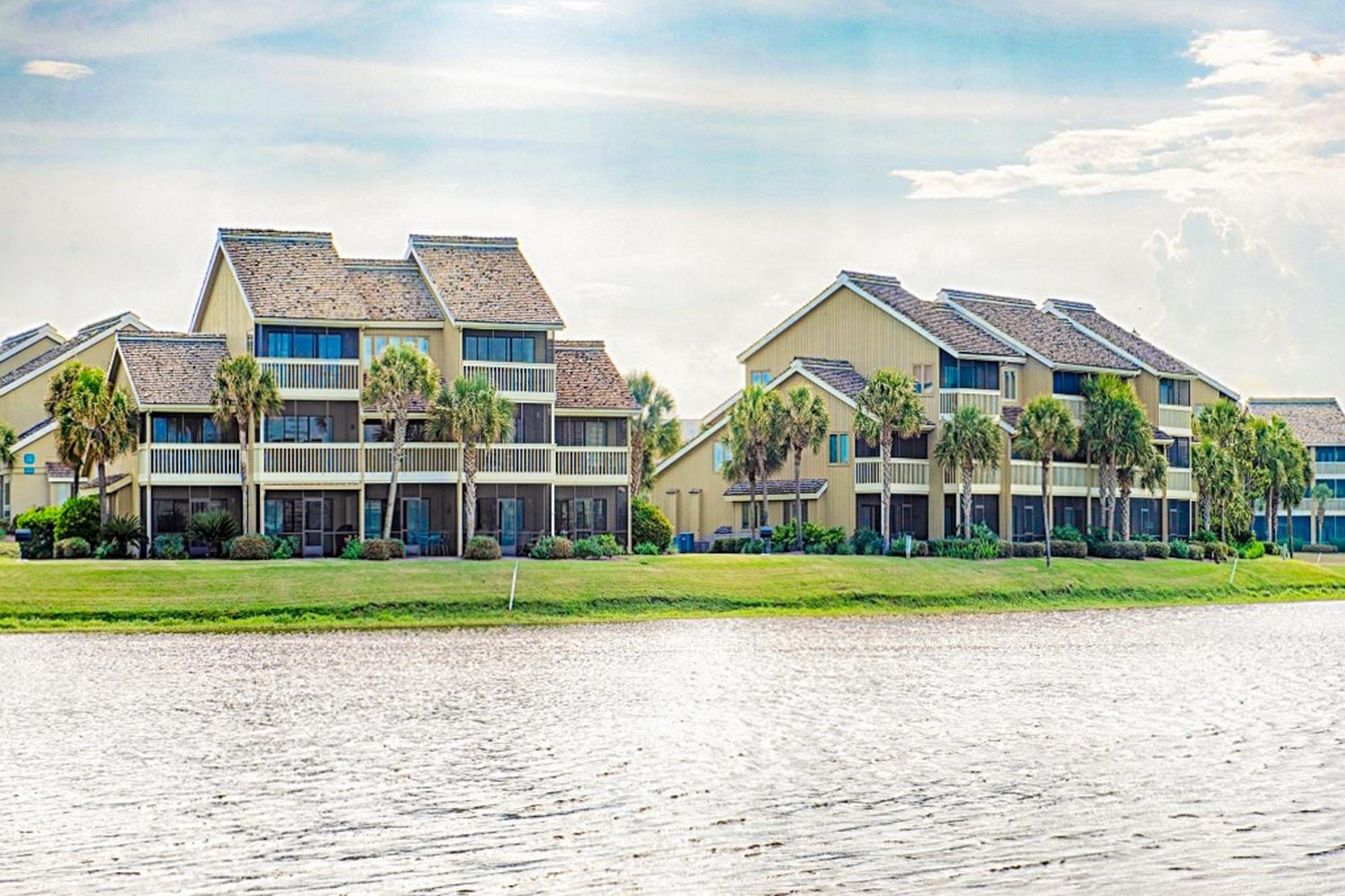 Seascape Lakefront Villas Destin Room photo