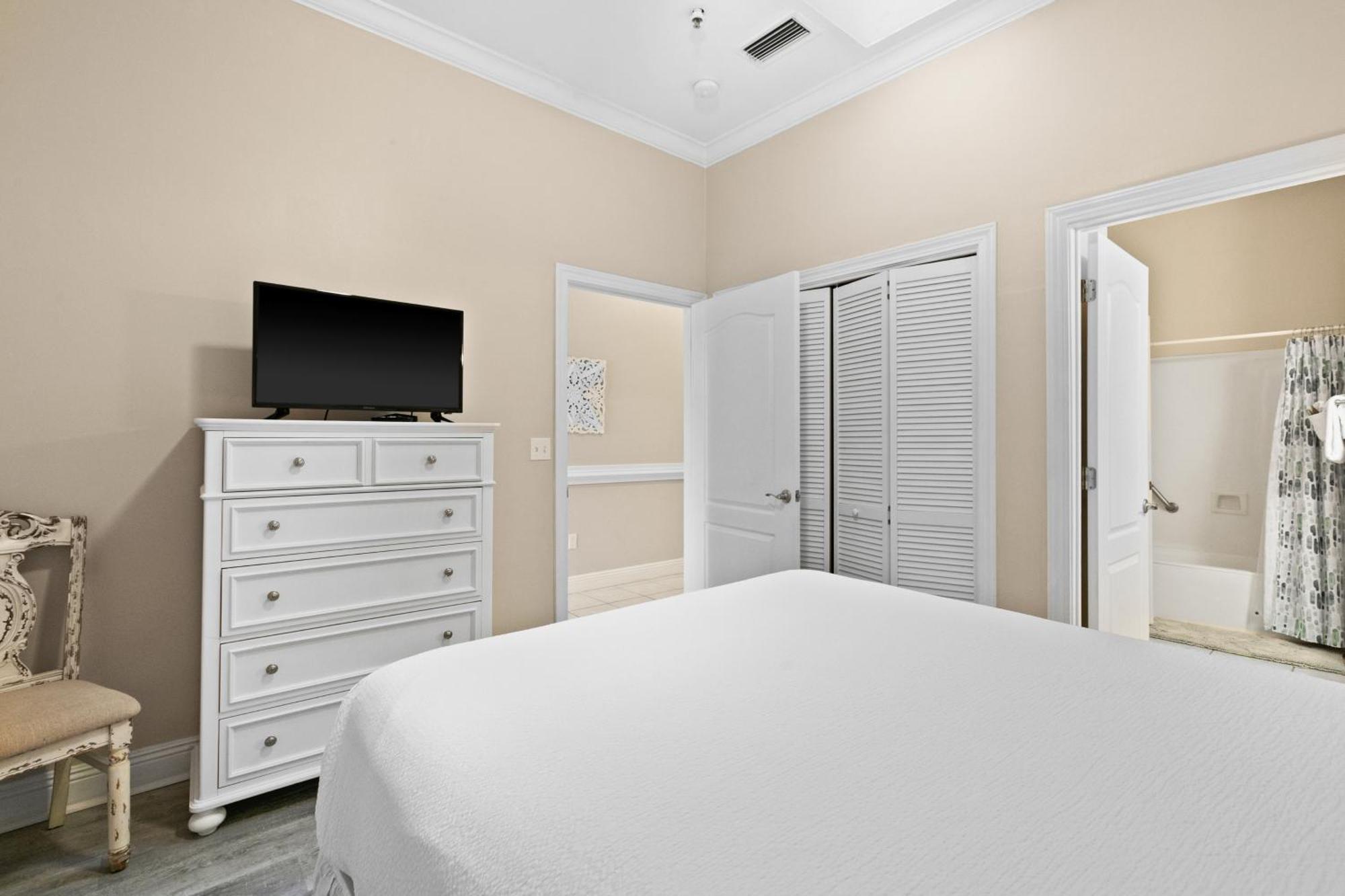 Seascape Lakefront Villas Destin Room photo