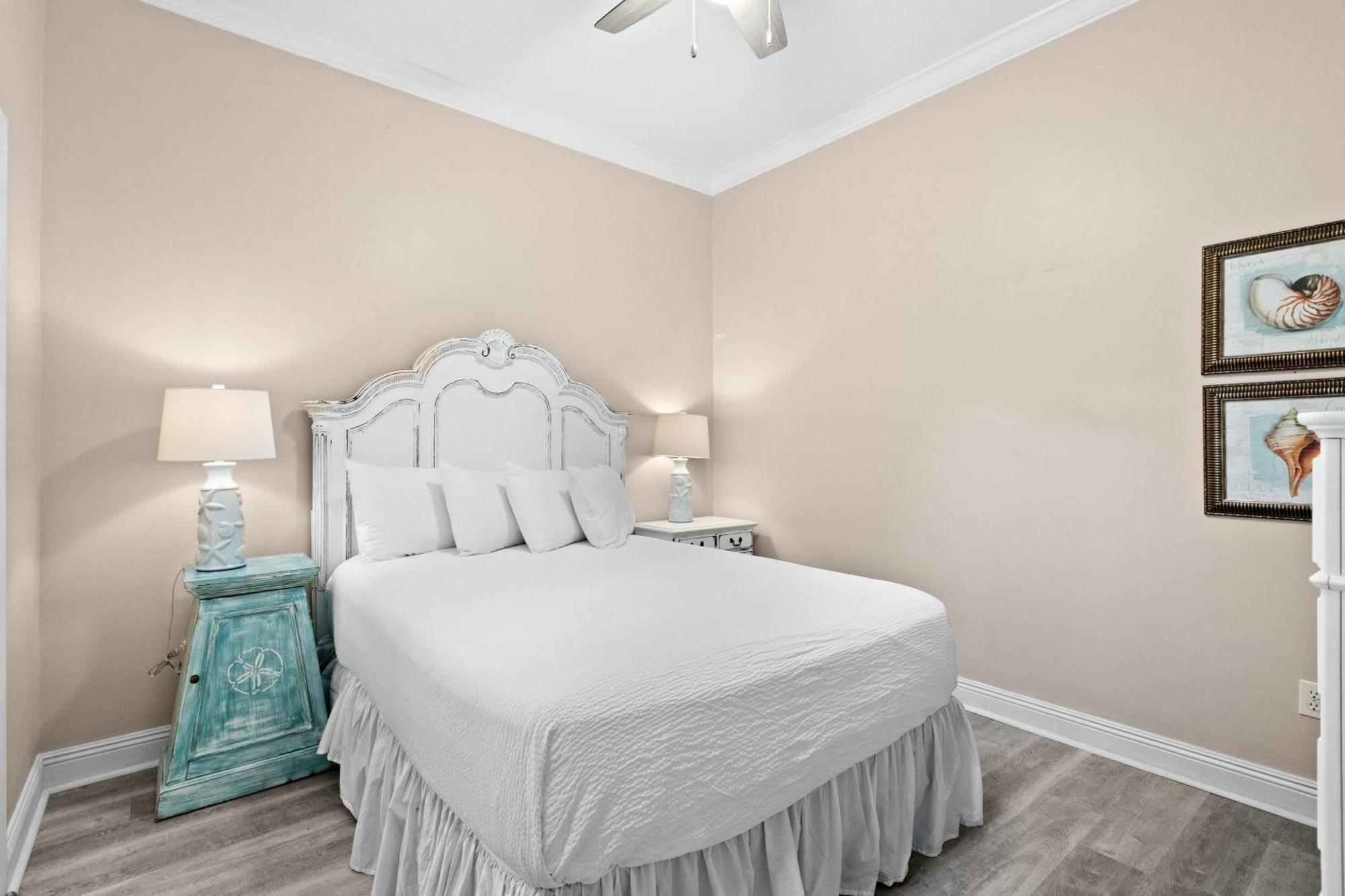 Seascape Lakefront Villas Destin Room photo