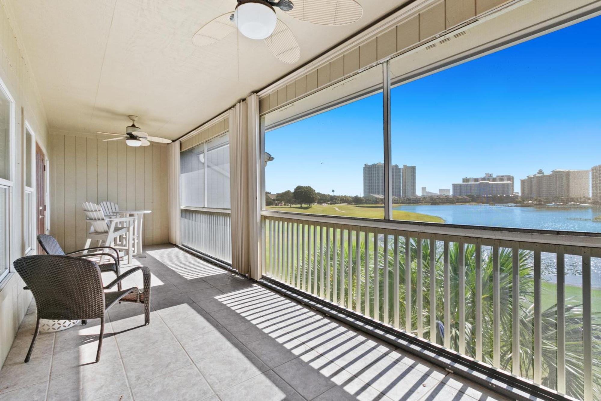 Seascape Lakefront Villas Destin Room photo