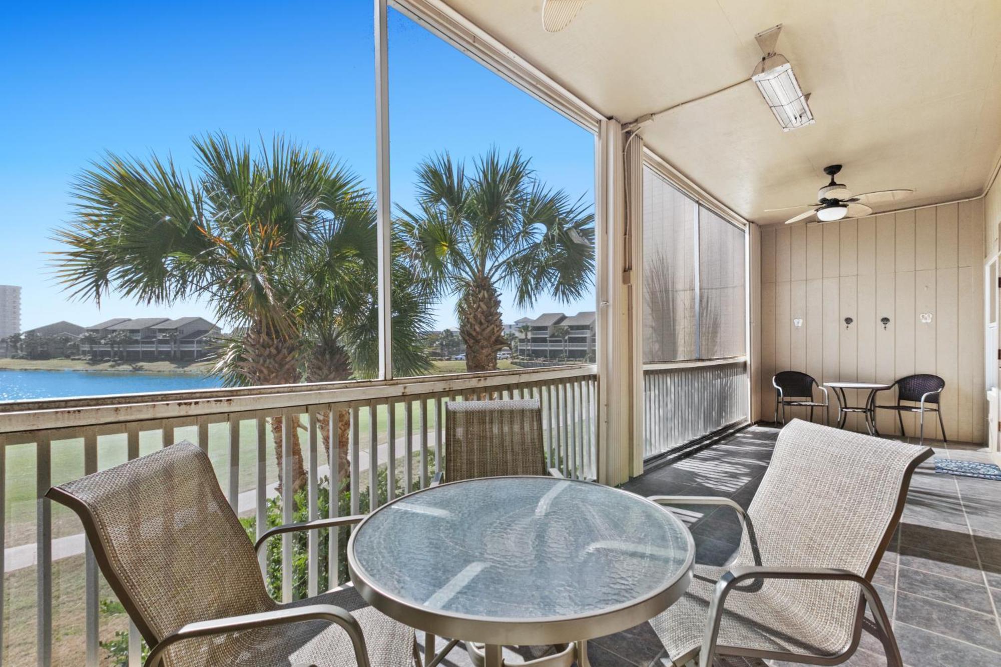 Seascape Lakefront Villas Destin Room photo