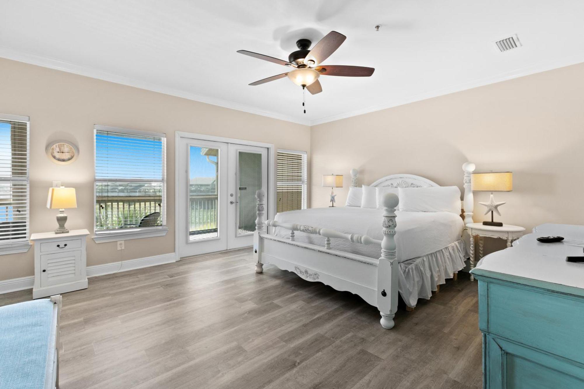 Seascape Lakefront Villas Destin Room photo