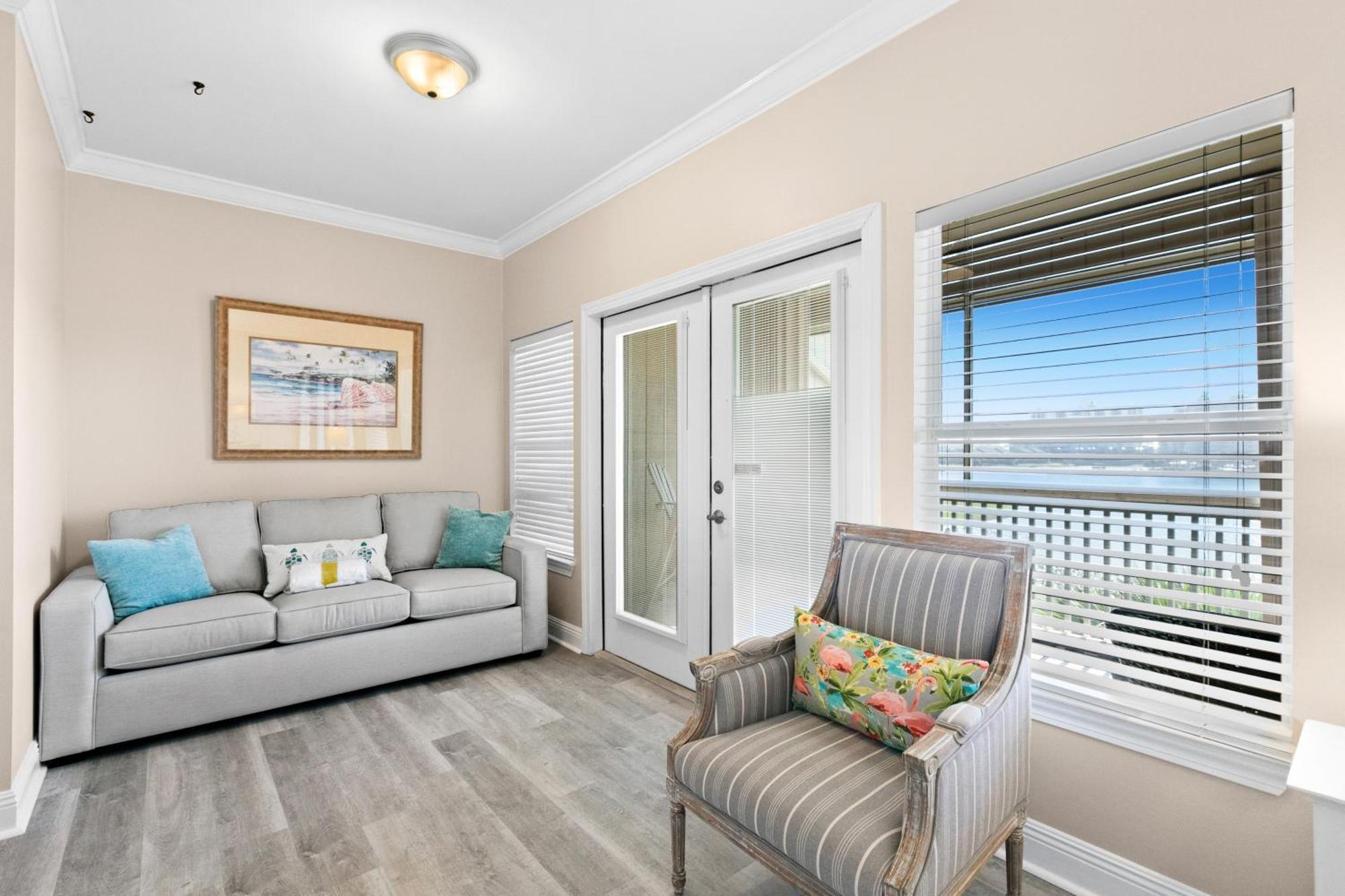 Seascape Lakefront Villas Destin Room photo